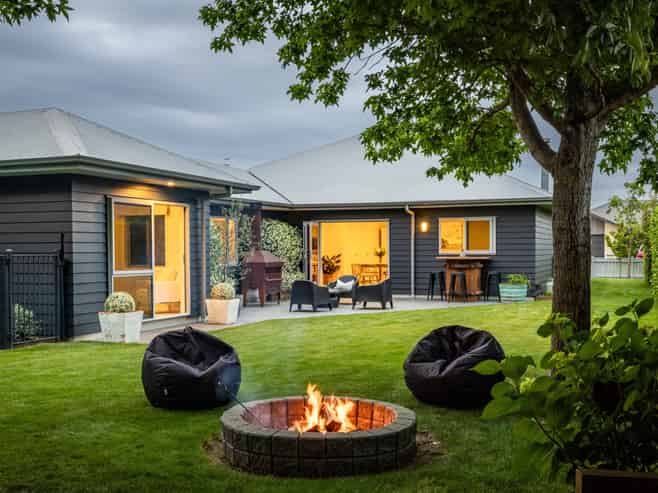 4 Donald Place, Frimley