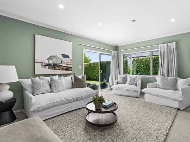 4 Donald Place, Frimley