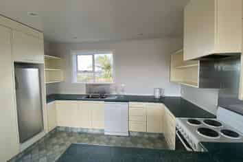 8A Melandra Road, Stanmore Bay