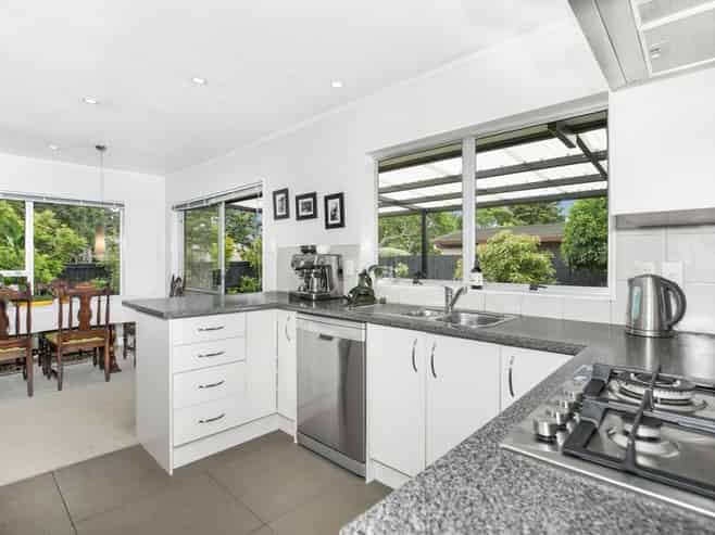 6 Corolu Place, Conifer Grove