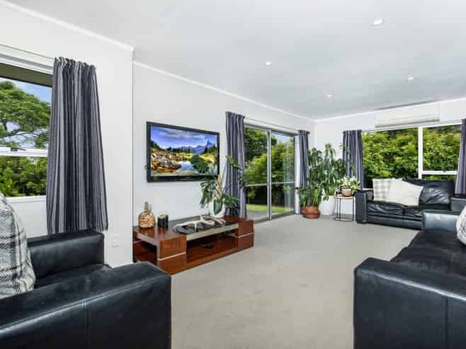 6 Corolu Place, Conifer Grove