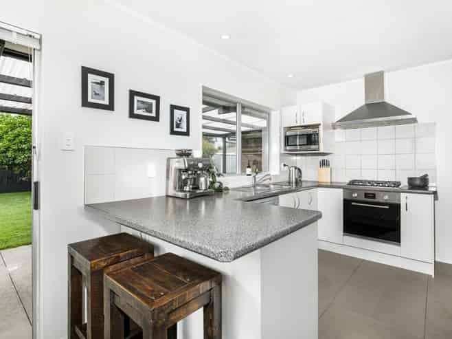 6 Corolu Place, Conifer Grove