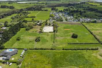 101 McRobbie Road, Kingseat