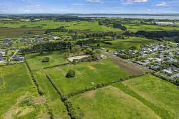 101 McRobbie Road, Kingseat