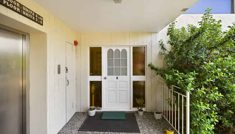 2/10 Hunter Street, Hamilton Central