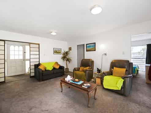 2/10 Hunter Street, Hamilton Lake