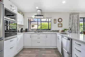 52 Paul Street, Pukehangi