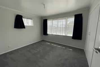 60 St Leonards Road, Kelston