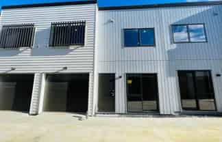 4/196 Royal Road, Massey