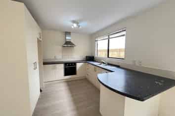 17A Bond Crescent, Forrest Hill