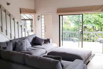 8 Theodora Place, Mairangi Bay