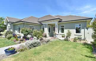 2 Henley Green, Northwood