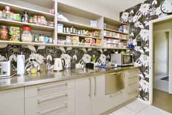 2 Henley Green, Northwood