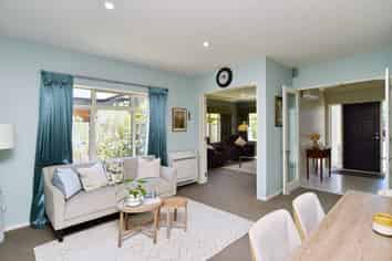 2 Henley Green, Northwood