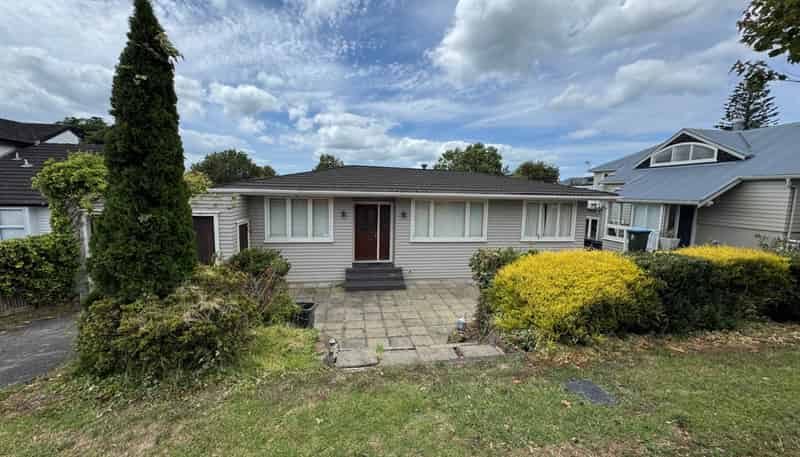 60 Ripon Crescent, Meadowbank