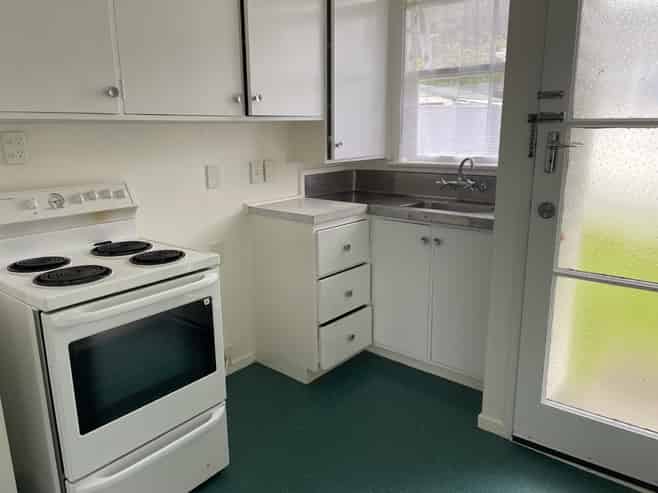 1/136-138 Waddington Drive, Naenae