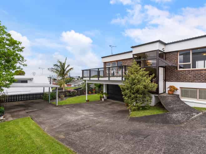 2/22 Martin Crescent, Northcote