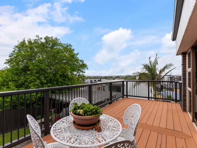 2/22 Martin Crescent, Northcote