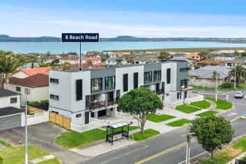 8 Beach Road, Te Atatu Peninsula