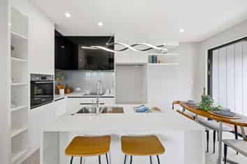 8 Beach Road, Te Atatu Peninsula