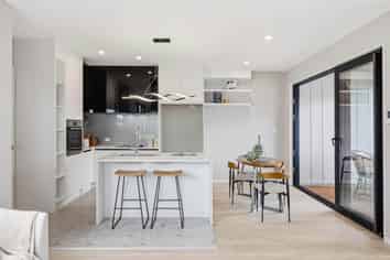 8 Beach Road, Te Atatu Peninsula