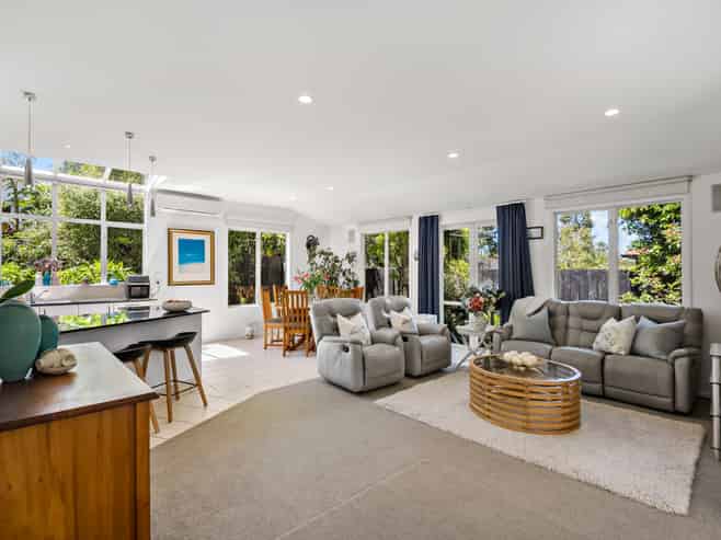 8 Queensway, Three Kings