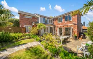 8 Queensway, Three Kings