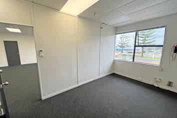 MAJOR MANUKAU EXPOSURE
