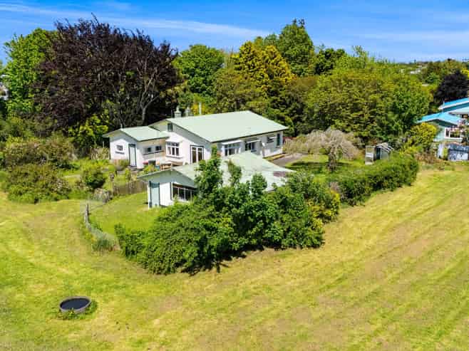 74 Swansea Road, Stratford