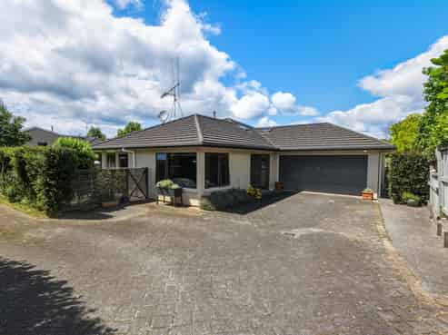 26 Pembroke Drive, Bethlehem