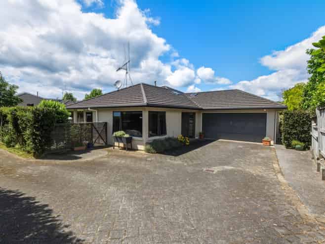 26 Pembroke Drive, Bethlehem