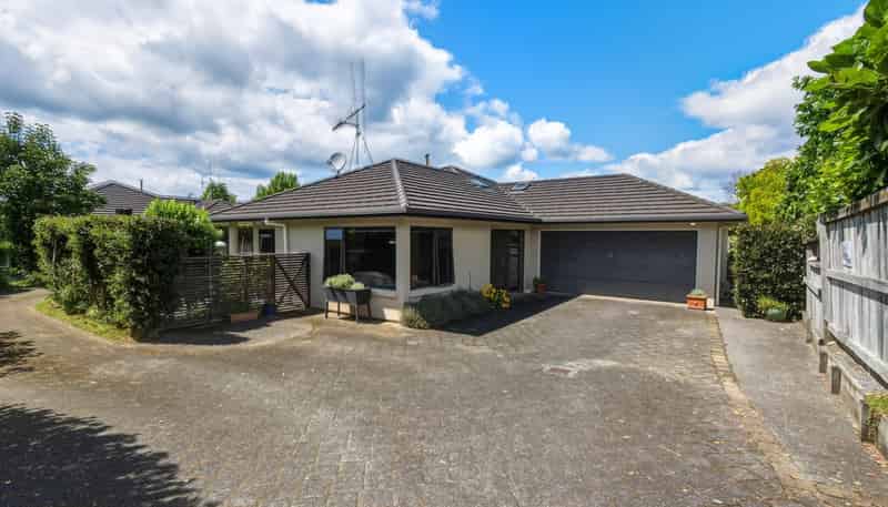 26 Pembroke Drive, Bethlehem