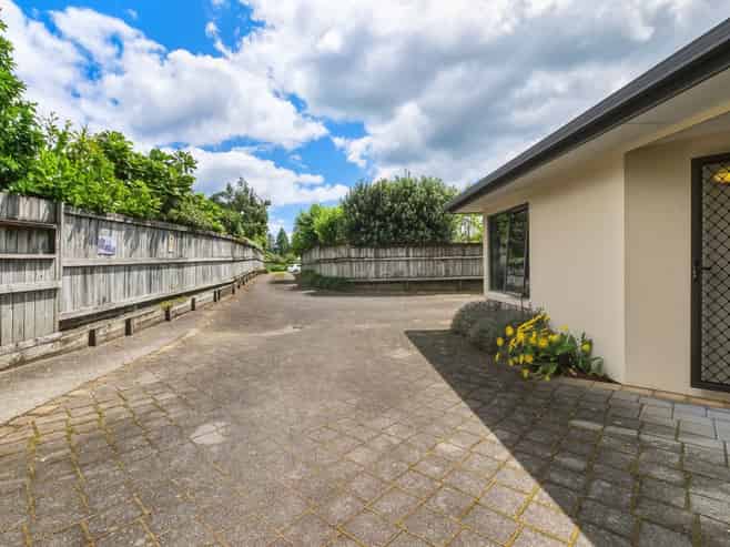 26 Pembroke Drive, Bethlehem