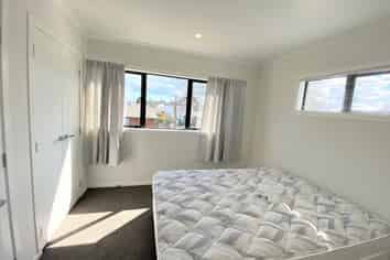 1/17 Lyon Street , Frankton