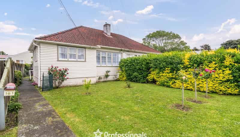 161 Whites Line East, Waiwhetu