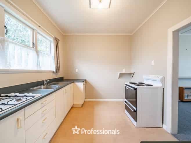 161 Whites Line East, Waiwhetu