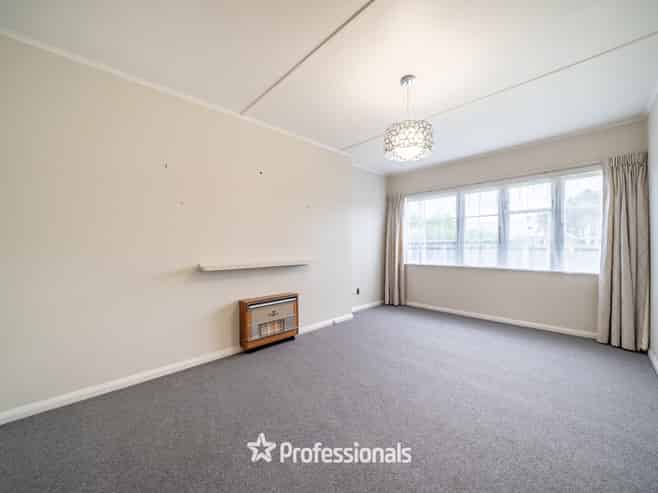 161 Whites Line East, Waiwhetu