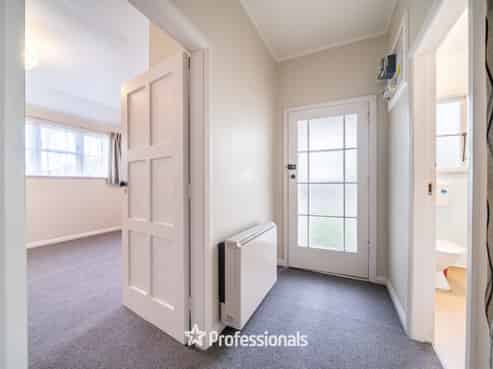 161 Whites Line East, Waiwhetu