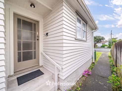 161 Whites Line East, Waiwhetu