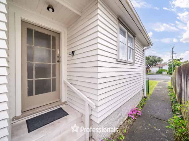 161 Whites Line East, Waiwhetu