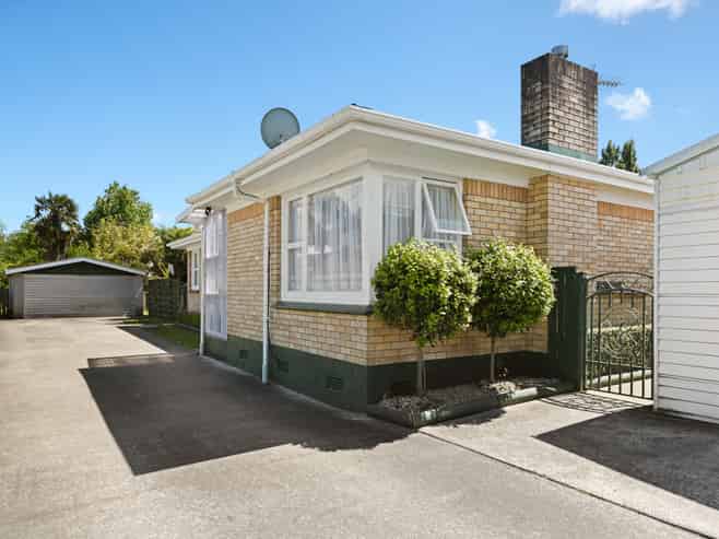 15 Tomin Road, Glenview