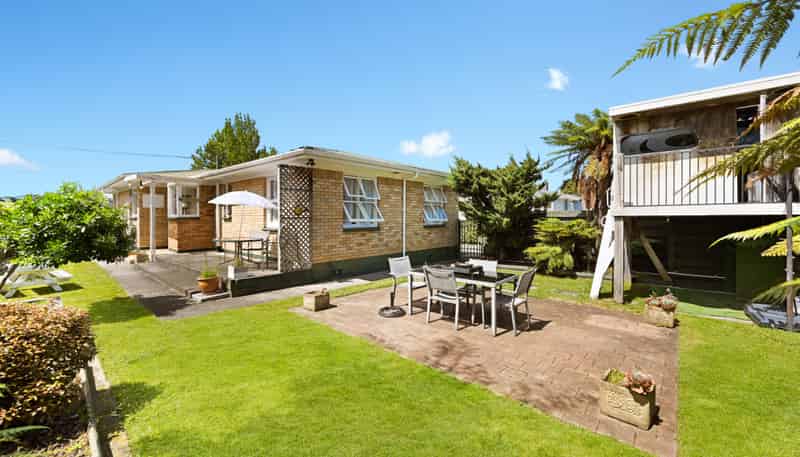 15 Tomin Road, Glenview