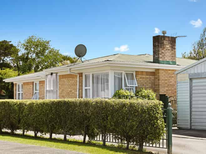 15 Tomin Road, Glenview