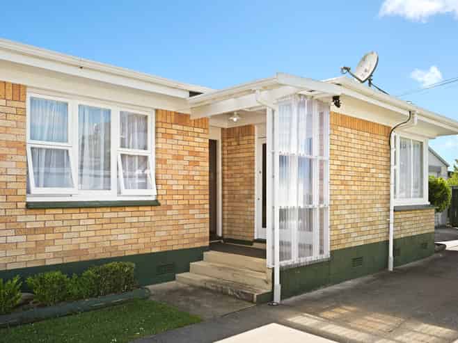 15 Tomin Road, Glenview