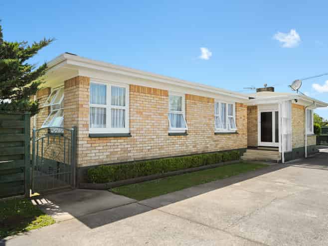15 Tomin Road, Glenview