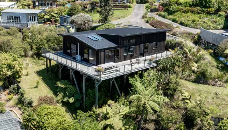 22 Hinemoa Terrace, Tairua
