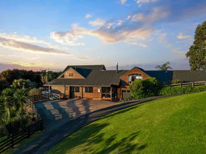 33 Puketaha Road, Swanson