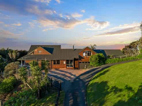 33 Puketaha Road, Swanson