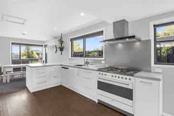 37 Sarabande Avenue, Redwood