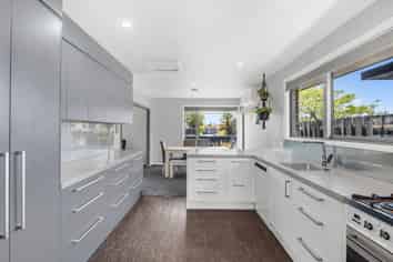 37 Sarabande Avenue, Redwood